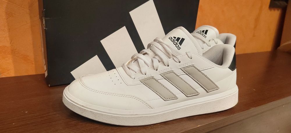 Кецове adidas носени двапати