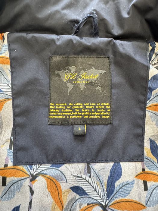 Продам куртку ветровку