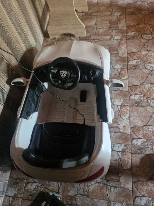 Mașină de vânzare copii