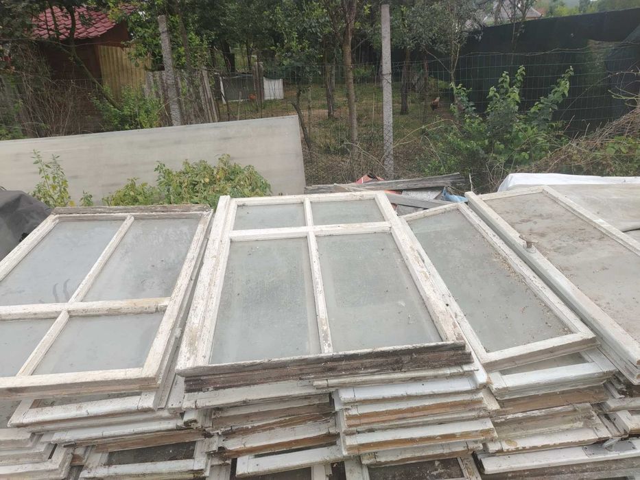 Vând Geamuri si usi vechi de lemn (fără toc)