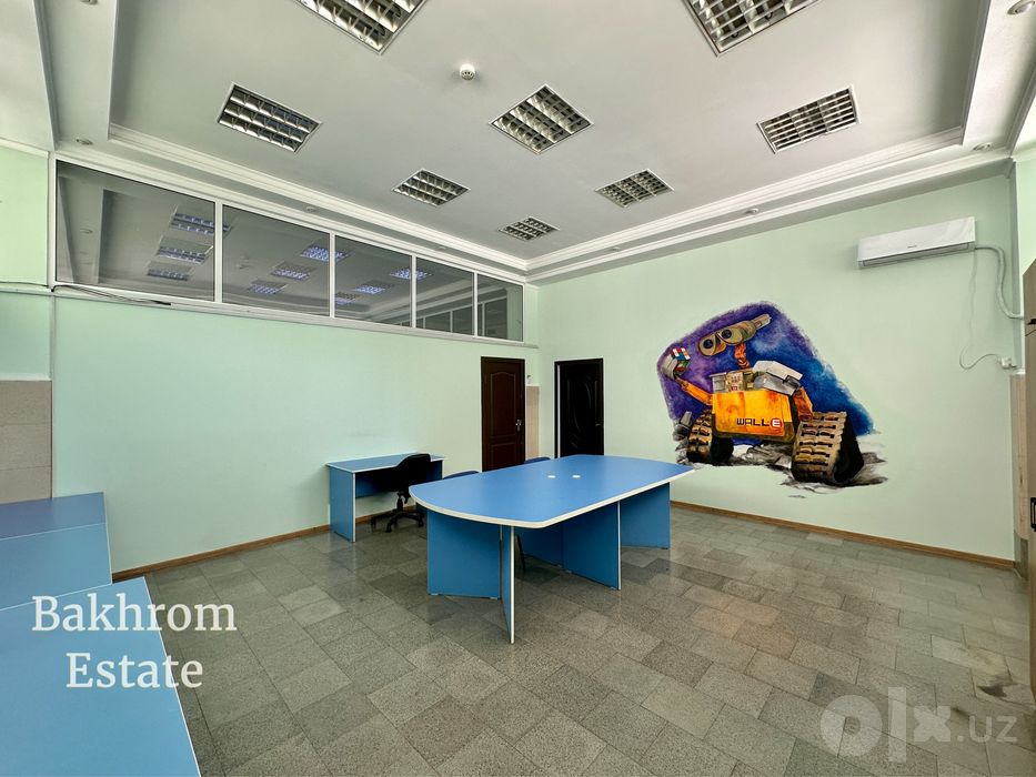 Офисное помещение 35 м² в БЦ возле м. Ойбек (аренда)