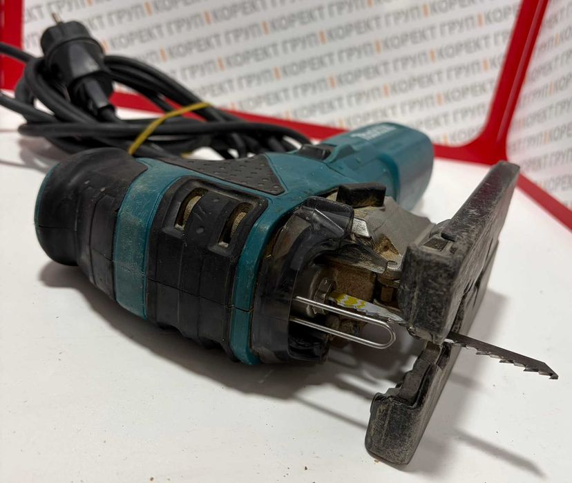 Електрически прободен трион с махално отклонение Makita 4351FCT