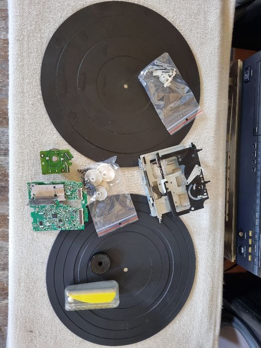 Pachet 2 buc Slipmat pickup, platane, componente minidisc Sony, etc