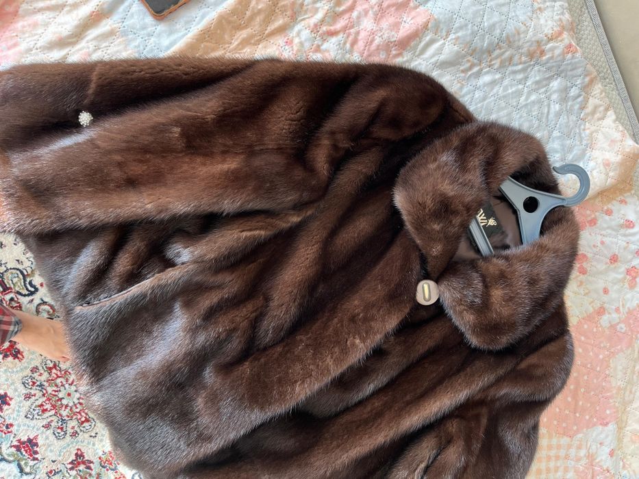 Продам норковую шубу