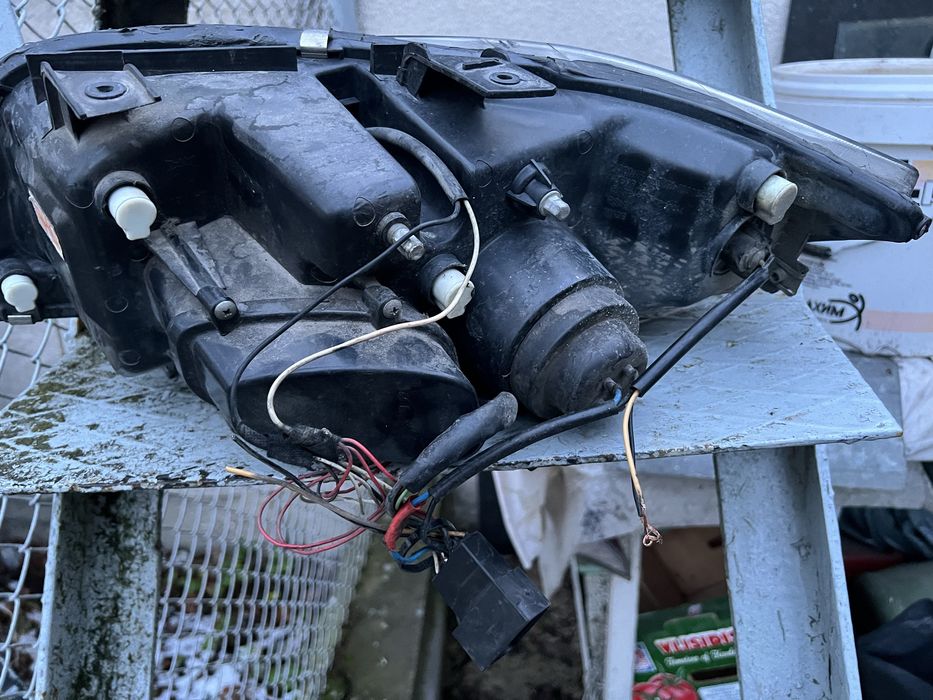 Фарове за бмв е90 320д