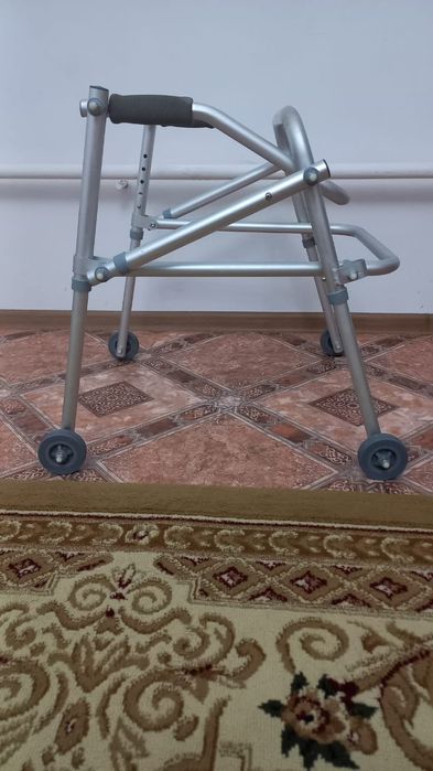 Ходунки инвалидные детские