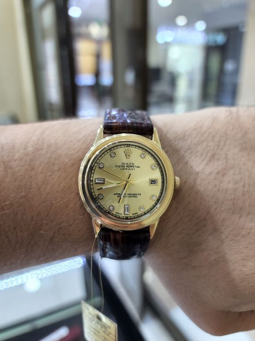 Продам золотые Ролексы.