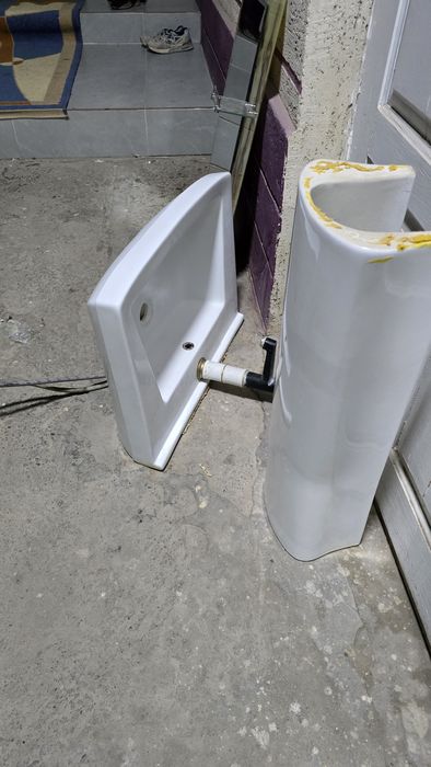 Раковина айна бірге сатылады