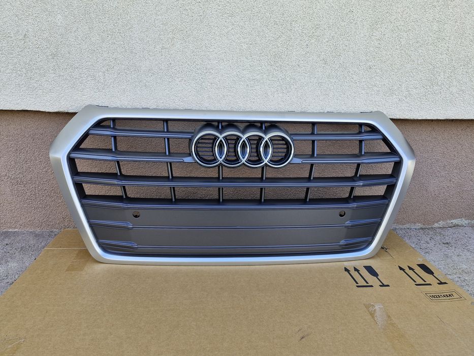 Grila centrala Audi Q5  NOUA  2016-2020
