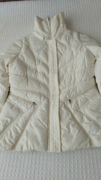 Елегантно бяло дамско яке и сако