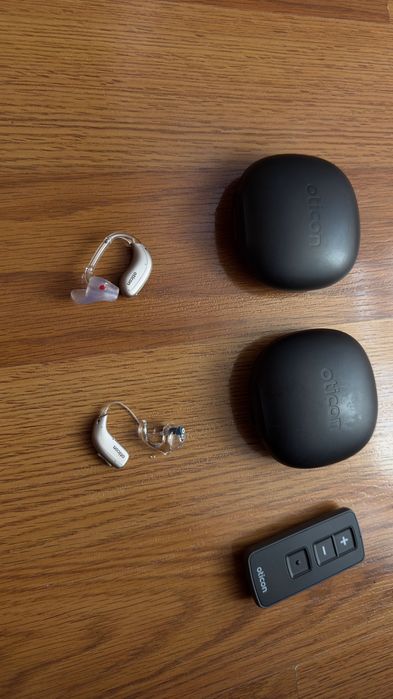 2 aparate auditive Oticon cros PX si More 1 si telecomanda Oticon RC3A