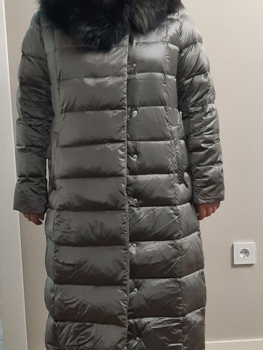 Пуховик  зимний  с капюшоном.