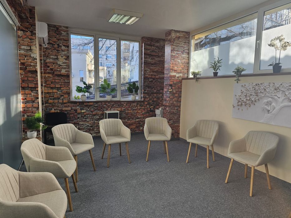 Дава се под наем Офис в Плевен, Идеален център - 30 кв.м за 76.5 € - Снимка #1