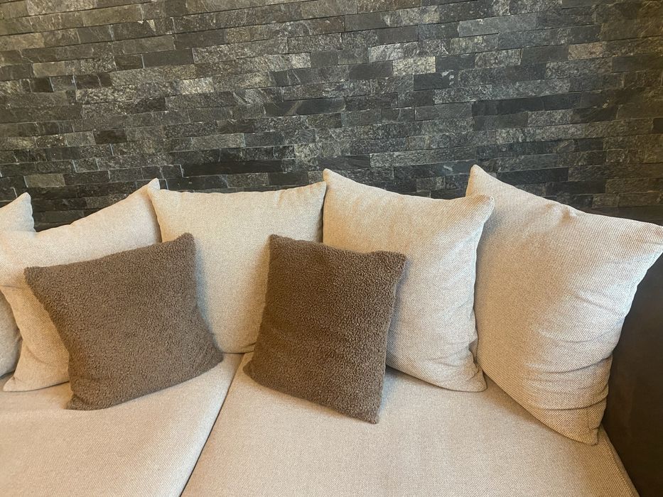 Масивен диван за всекидневна