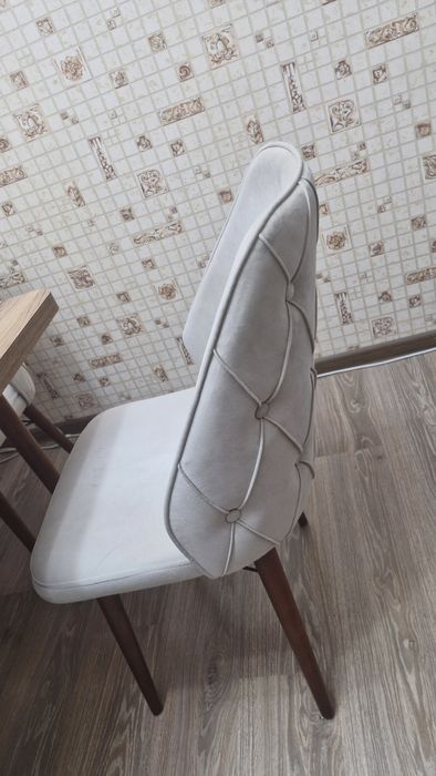 Кухонный стол со стульями