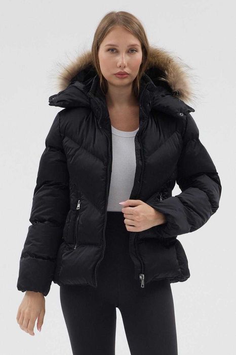 Moncler вталено дамско яке с качулка