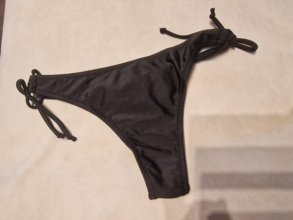 Нови. Долнища на бански 38,42 размери