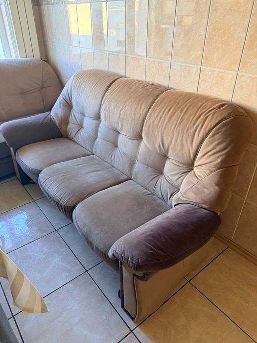 Set Canapele Confortabile din Pluș Maro (3 Locuri + 2 Locuri)