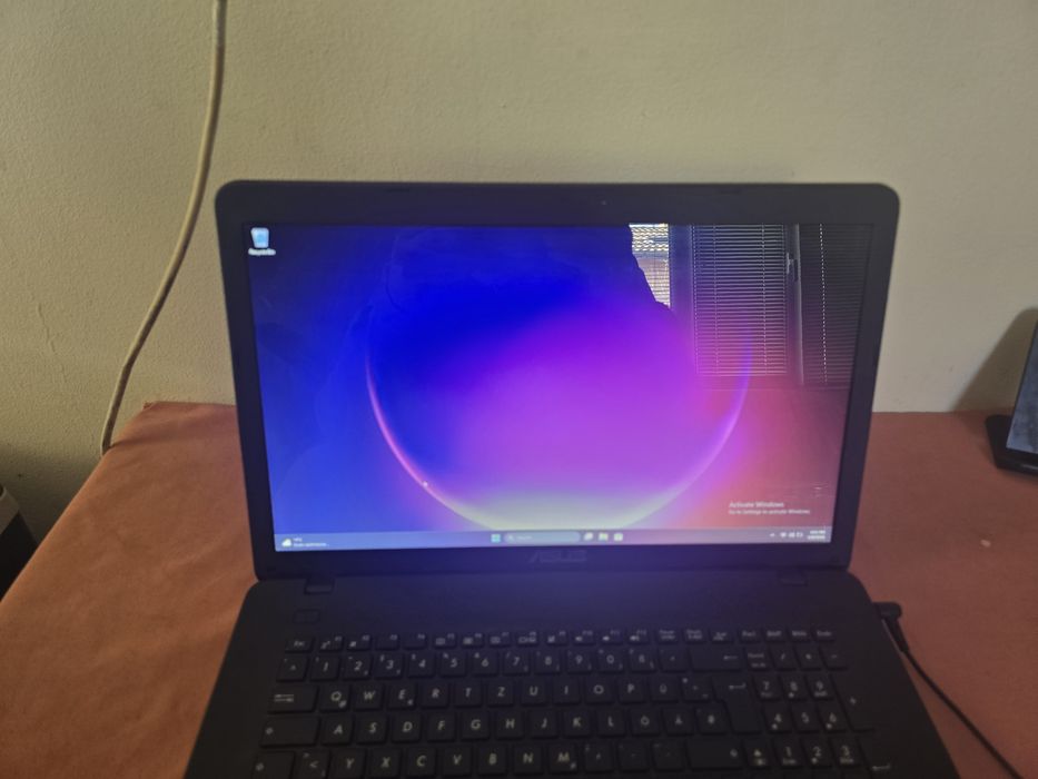 Asus F751M 17 цола Лаптоп