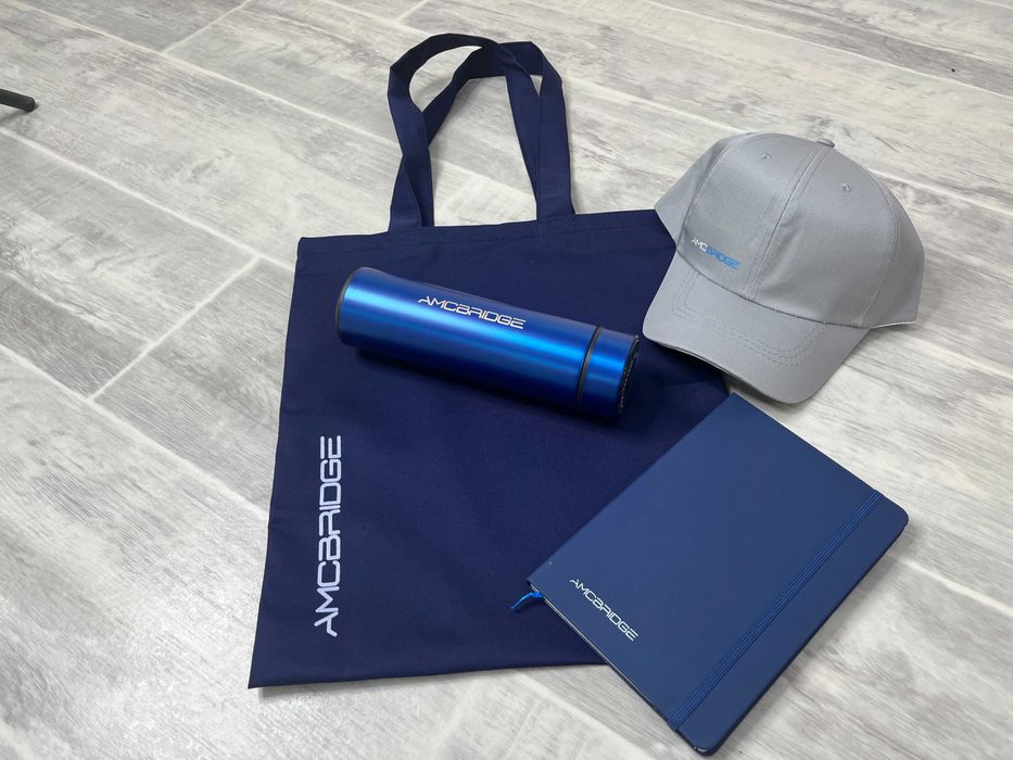 кепки с вышивкой и печатью