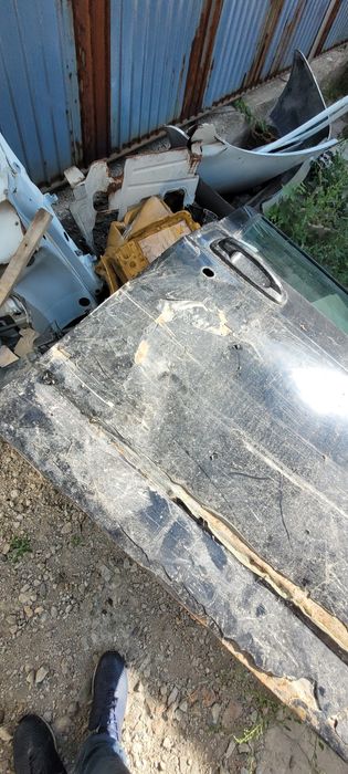 Продам переднюю правую дверь приора