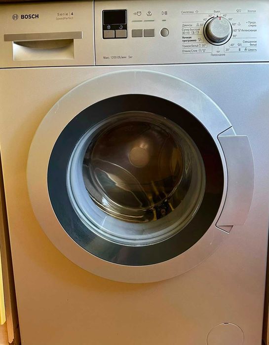 Продам стиральную машину Bosch WGE12201