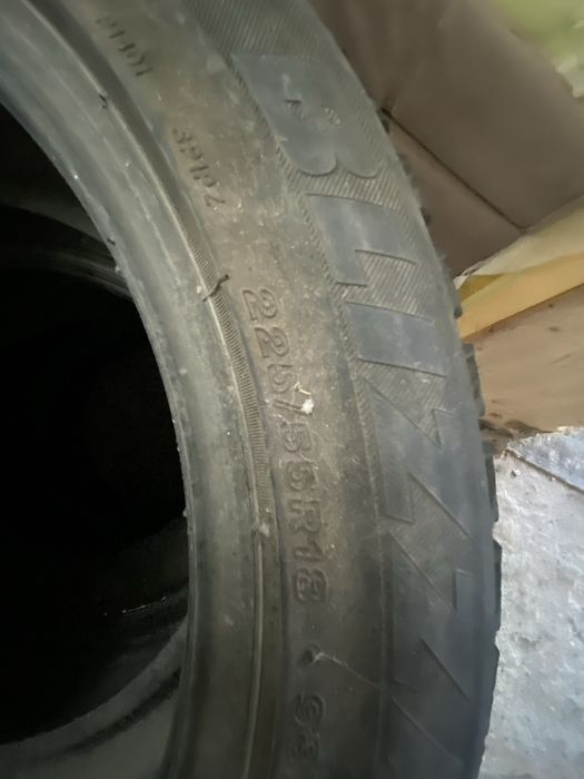 Продам резину R18 225/55