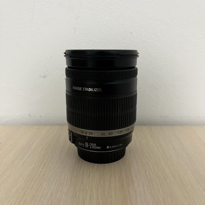 Универсальный зум-обьектив Canon EF-s 18-200