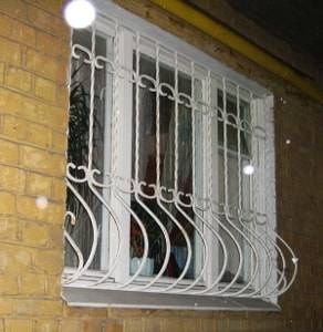 Продам решетку на окно. Б/У