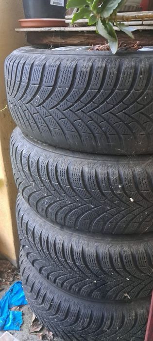 Vând 4roți iarna 215/65R16