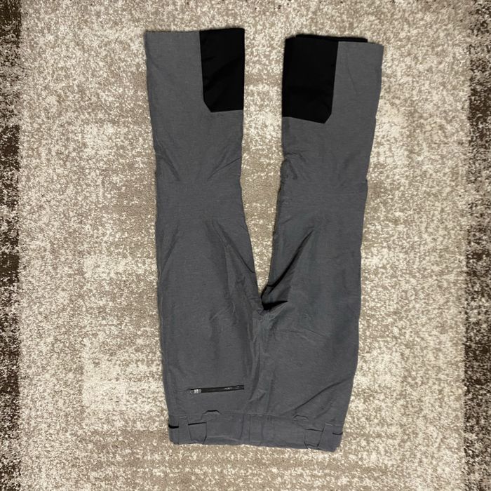 Peak Performance Ski M L burton salomon helly hansen spyder columbia