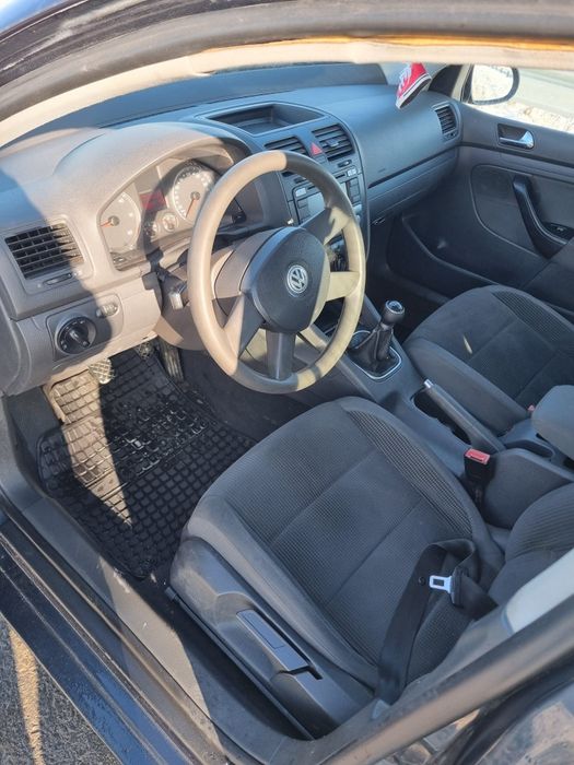 Golf 5 vând sau schimb