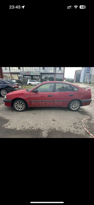 Avensis 1999 продам машину