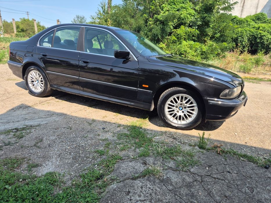 BMW Seria 5 E39 523i Automat - 2.5i 170CP - Clima / Angel Eyes / 2 seturi de roti / Arata si merge foarte bine!
