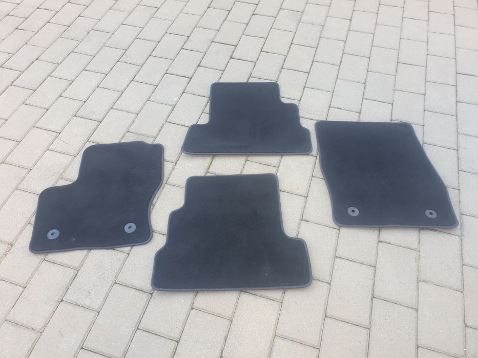 Covorașe mocheta + cabana