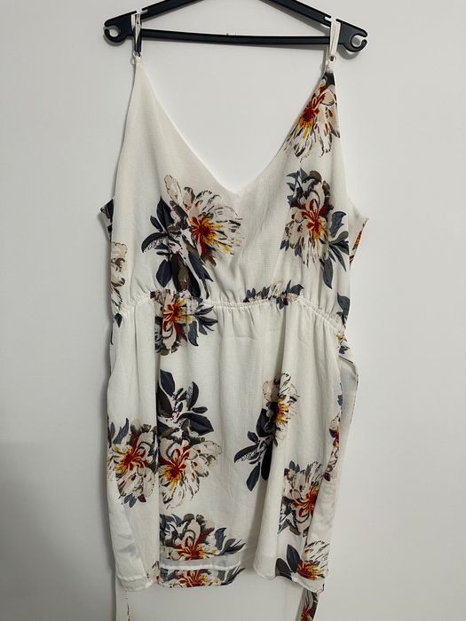 Бяла официална рокля