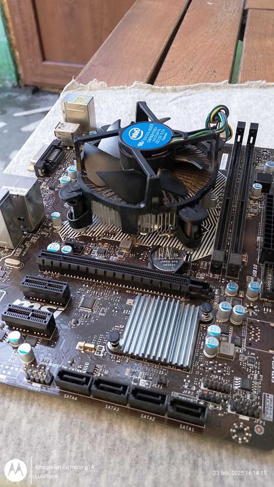 Vând palcă de baza MSI h110m Pro-D cu procesor I5 7400