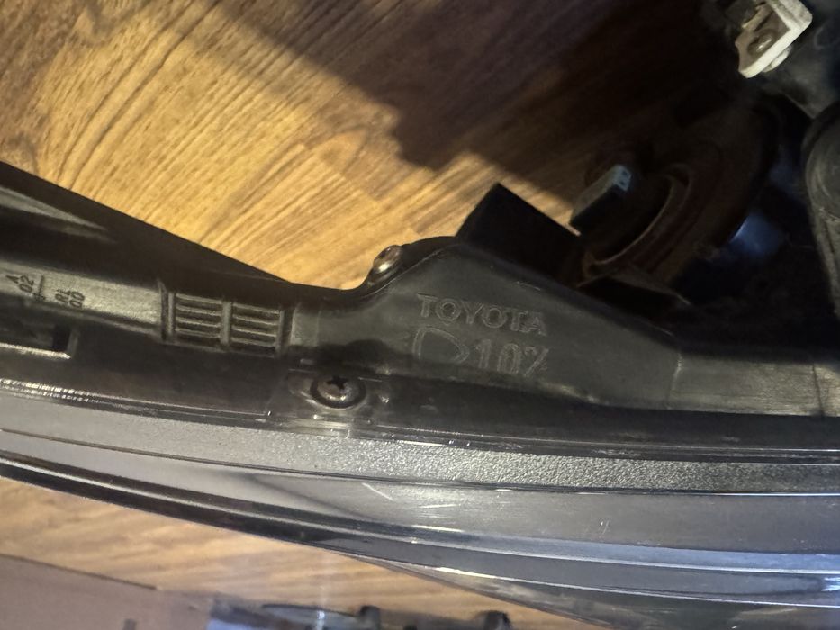 Фара правая Toyota Corolla 180 оригинал