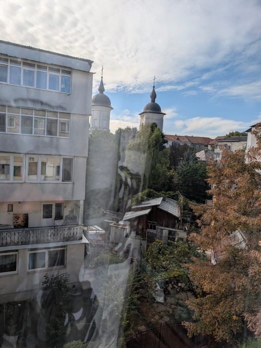 Apartament 2 camere, decomandat - zonă centrală