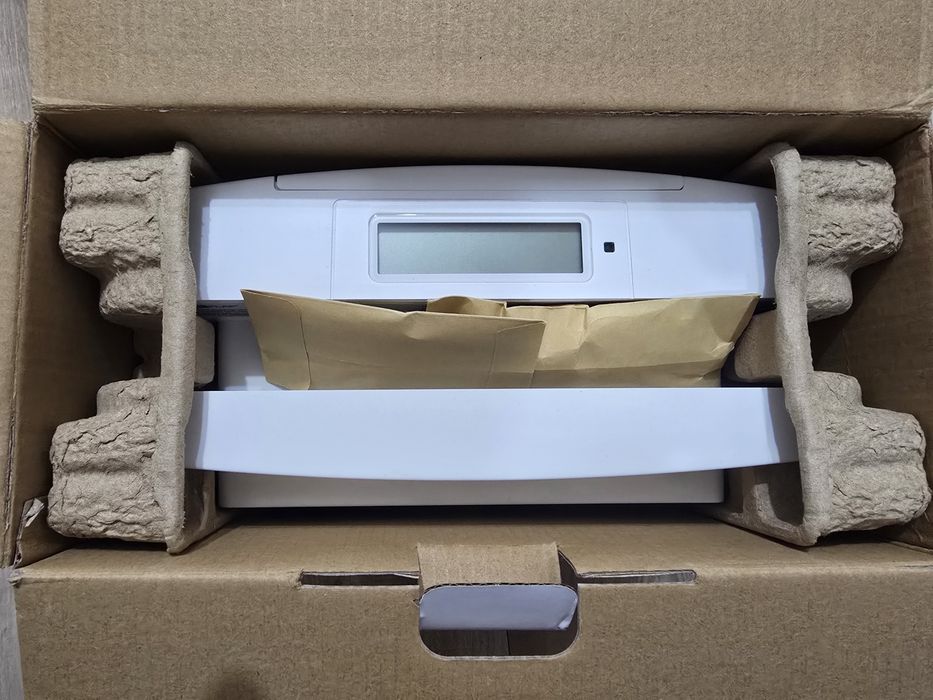 Чисто нова смарт вратичка за кучета и котки SureFlap Microchip Pet Door Connect (в кутия)