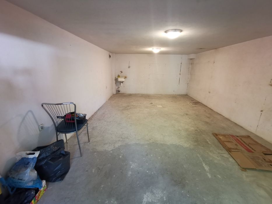 Дава се под наем Гараж / Паркомясто в Варна, Автогара - 27 кв.м за 142.8 € - Снимка #1