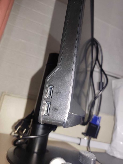 Монитор Philips Brilliance 221B LED с вградени колонки и usb hub