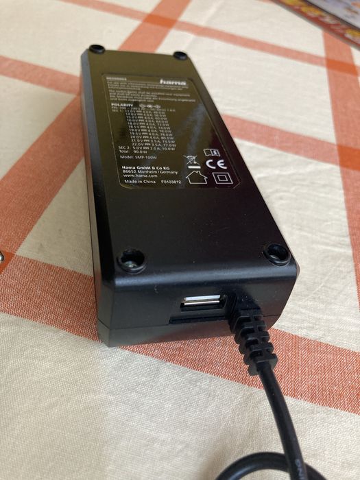 Alimemtator universal Notebook / adapter universal Laptop / transformator hama laptop