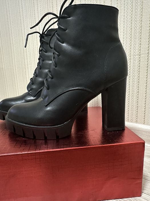 Ботильоны на каблуке