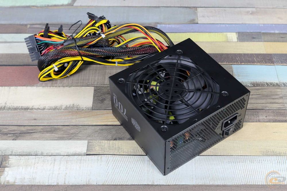 Блок питания Cooler Master MasterWatt 700W (80+ Bronze)