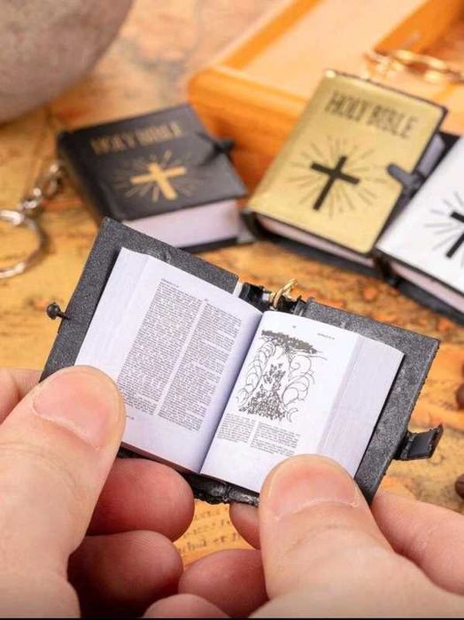 Cadou Biblia Breloc