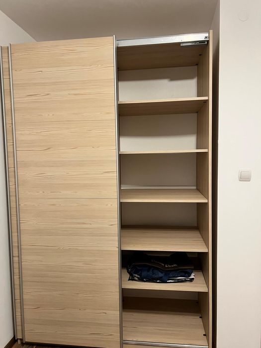 Гардероб с плъзгащи врати