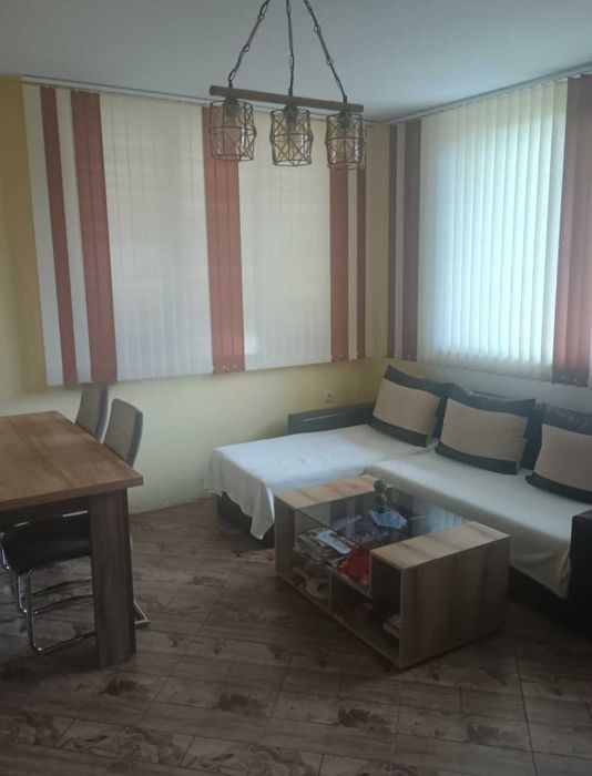 Къща в село Леденик