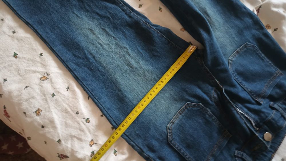 Blugi evazați elastici