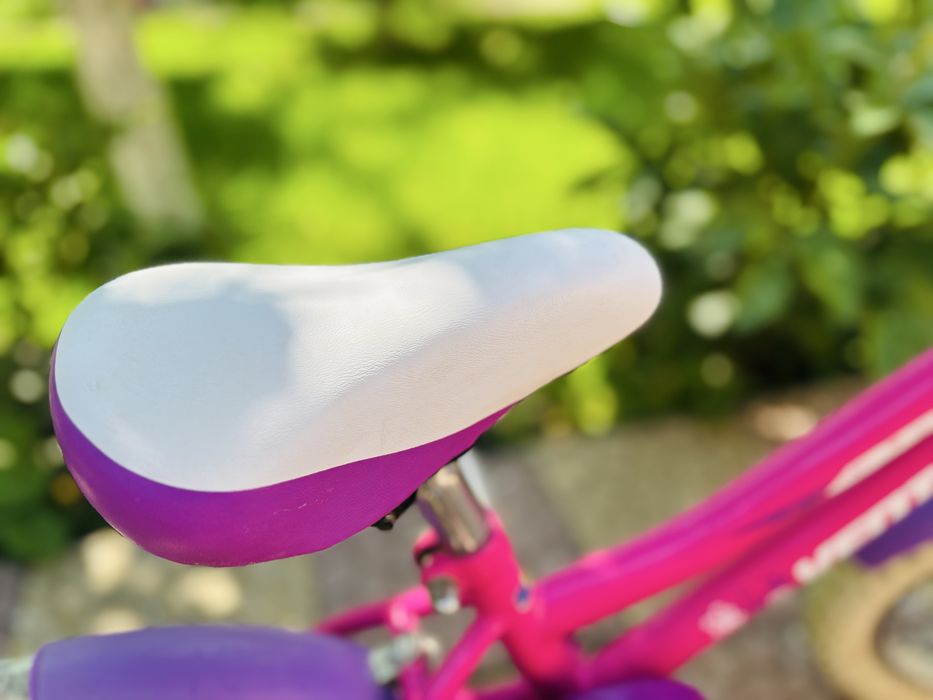 Bicicleta venture roz de fetite cochete